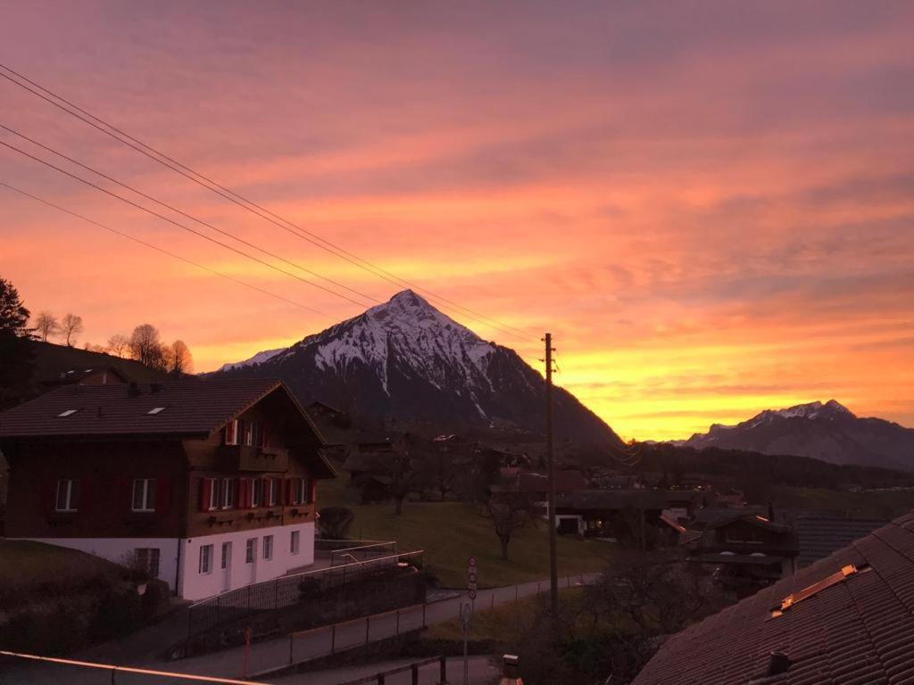Moderne Unterkunft Mit Panoramablick Auf Thunersee Krattigen Eksteriør bilde